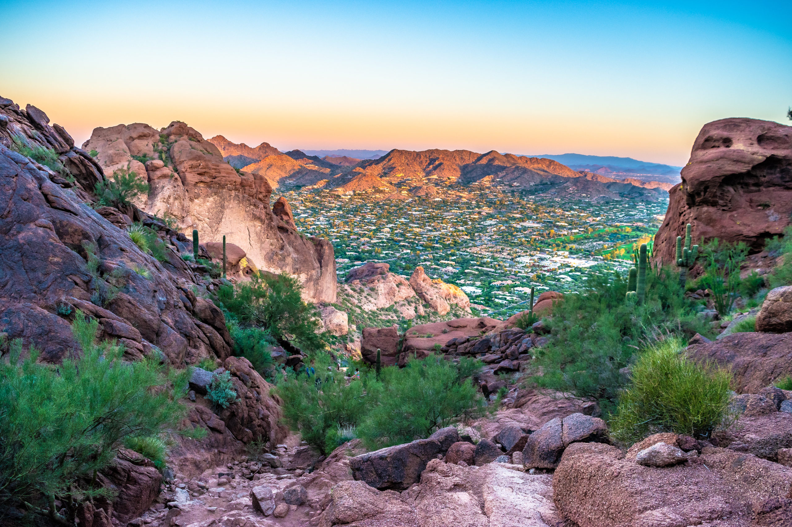 camelback mountain hiking, sunrise on camelback mountain, best time to hike camelback mountain arizona